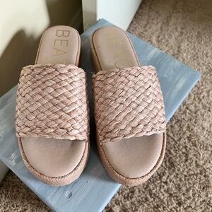 Chic Pink Woven Sandals for Casual Comfort EUC